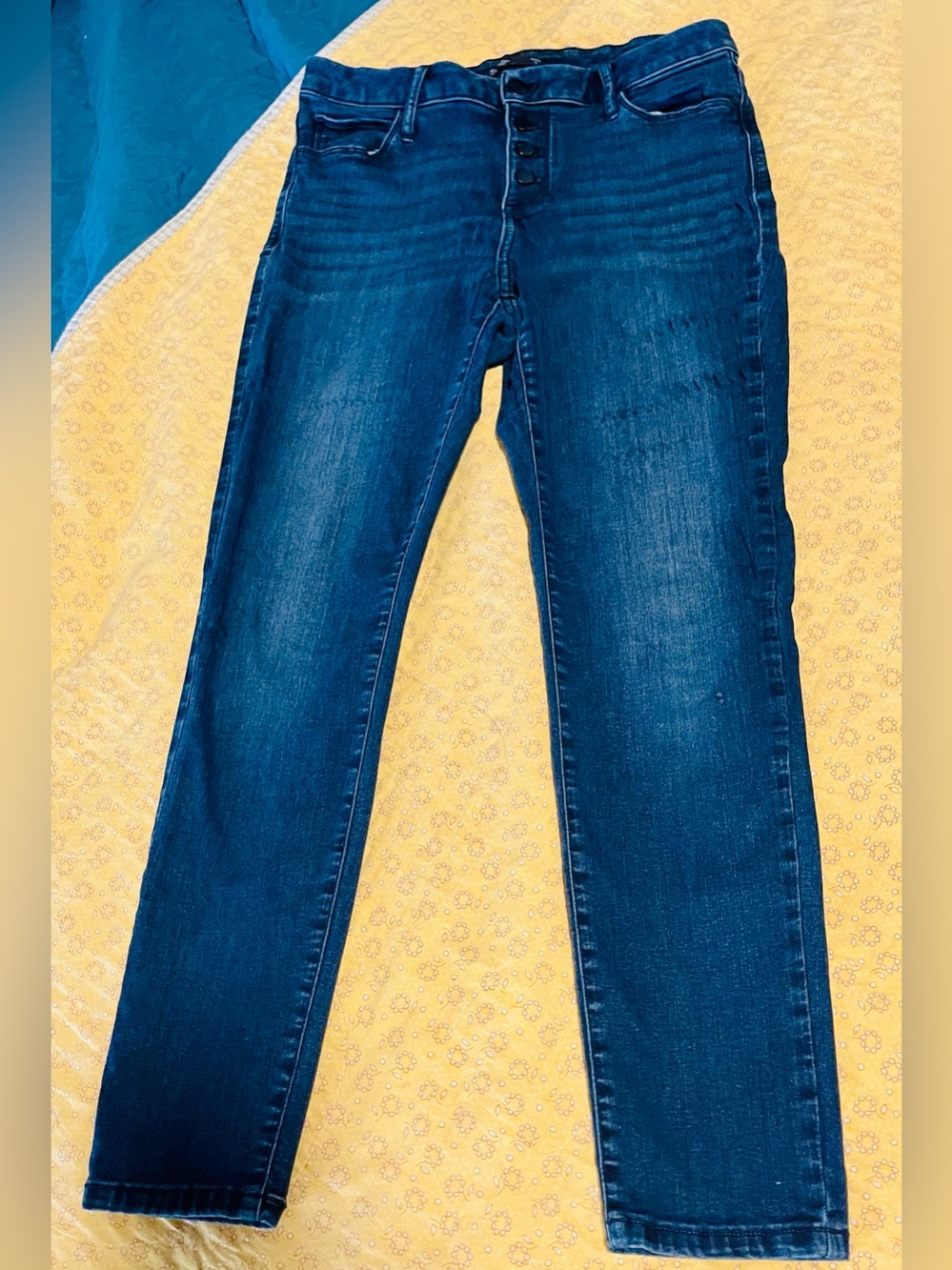 Simply Vera Vera Wang High-Rise Button-Fly Skinny Jeans in a medium-to-dark wash